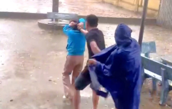Khi thầy thuốc, thầy giáo bị bạo hành- Ảnh 3. Khi thầy thuốc, thầy giáo bị bạo hành- Ảnh 3.