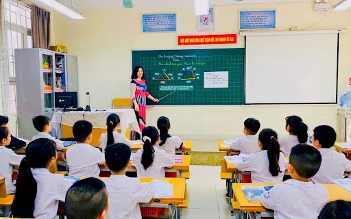 Thống nhất trường tiểu học và THCS dạy 2 buổi/ngày, miễn học phí từ năm học 2025-2026