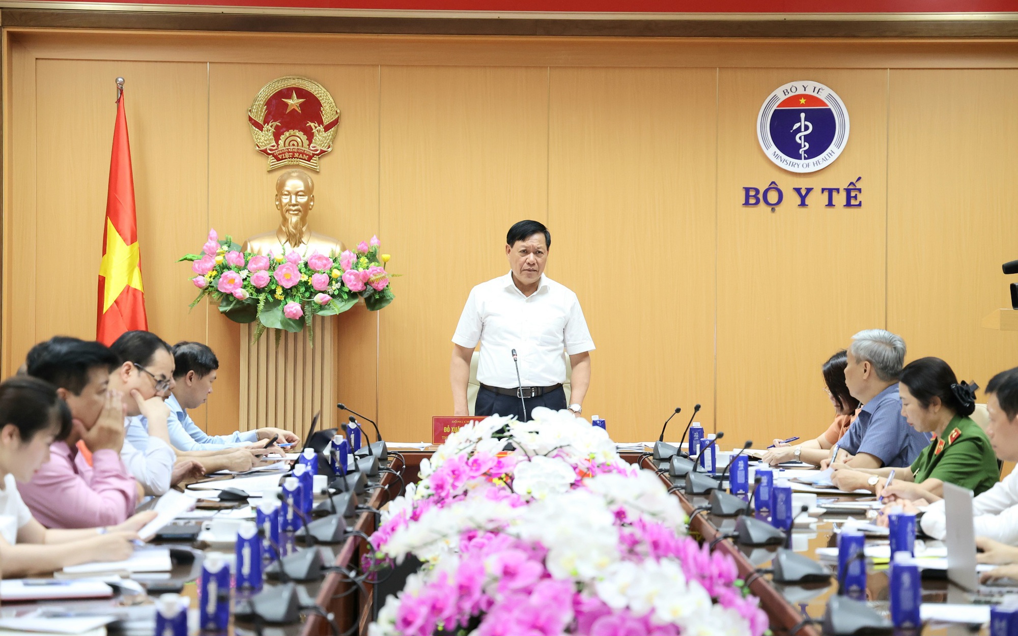 Rà soát lại về thể chế liên quan đến quản lý, đăng ký, tự công bố thuốc, thực phẩm, sữa