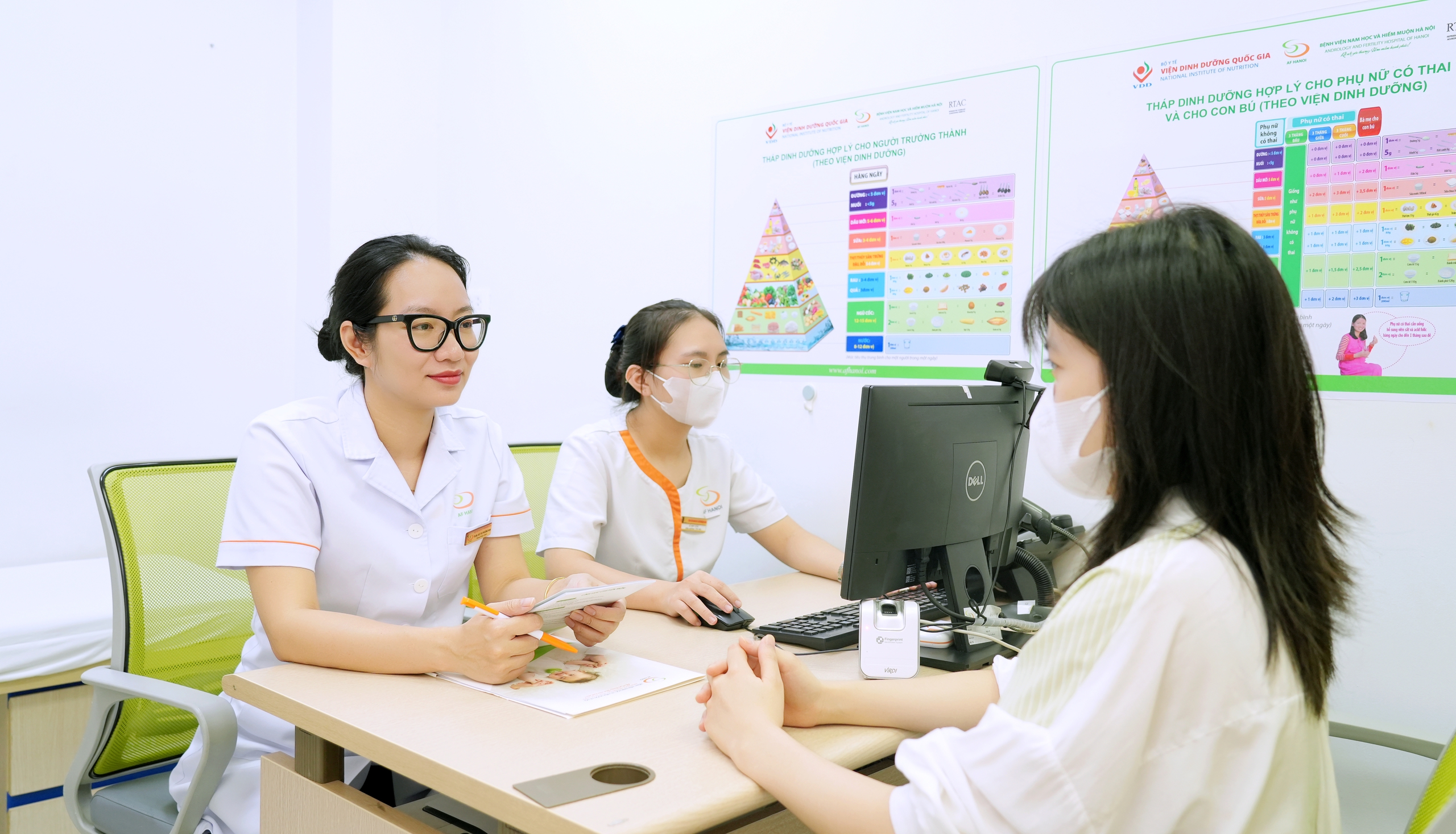 9 tháng được làm cha mẹ, khép lại 7 năm tìm con trong nước mắt của cặp vợ chồng mắc Thalassemia- Ảnh 1. 9 tháng được làm cha mẹ, khép lại 7 năm tìm con trong nước mắt của cặp vợ chồng mắc Thalassemia- Ảnh 1.