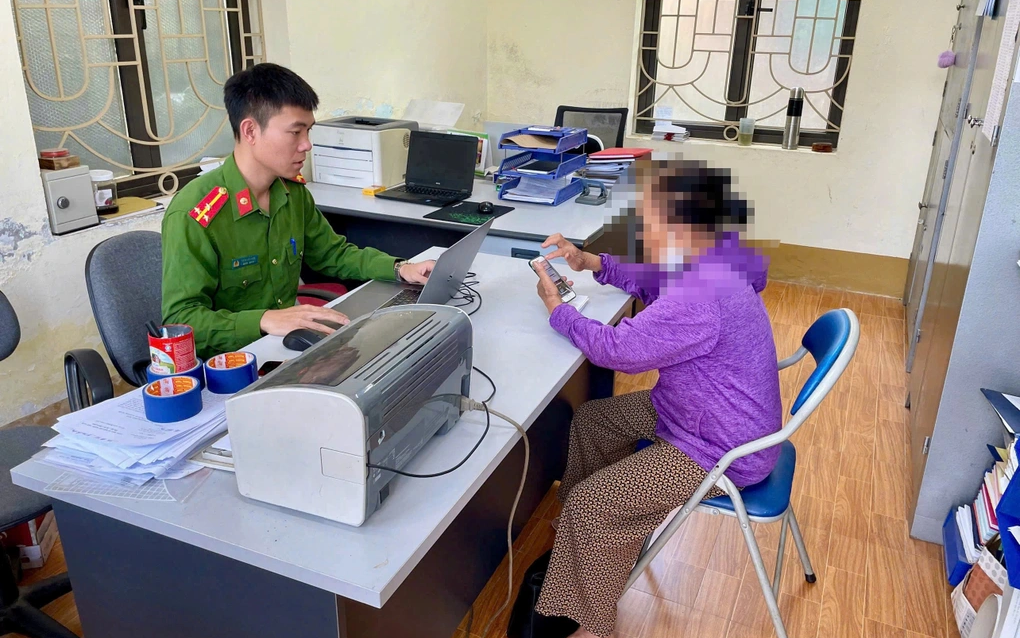 Cụ bà 77 tuổi suýt mất 200 triệu đồng sau khi nghe "công an rởm" đọc lệnh khởi tố qua điện thoại