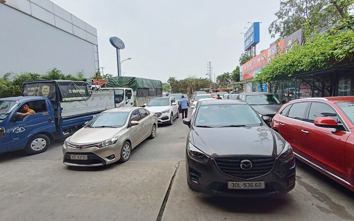 Chờ đợi hàng giờ ở trung tâm đăng kiểm Hà Nội: Đừng để xe bị từ chối vì lỗi này