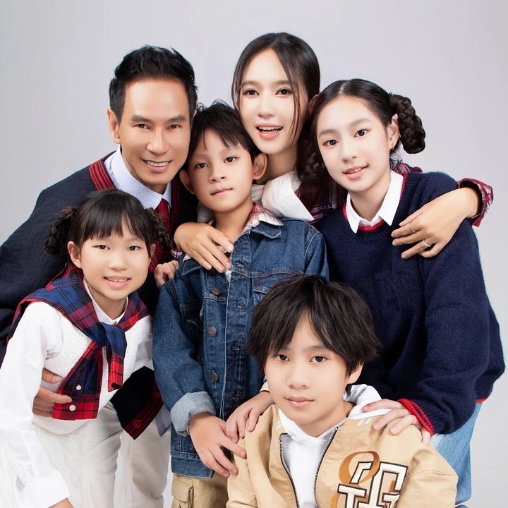 Vợ Lý Hải nói lý do bỏ sự nghiệp riêng, quan điểm dạy 4 con 'không giống ai'- Ảnh 5. Vợ Lý Hải nói lý do bỏ sự nghiệp riêng, quan điểm dạy 4 con 'không giống ai'- Ảnh 5.