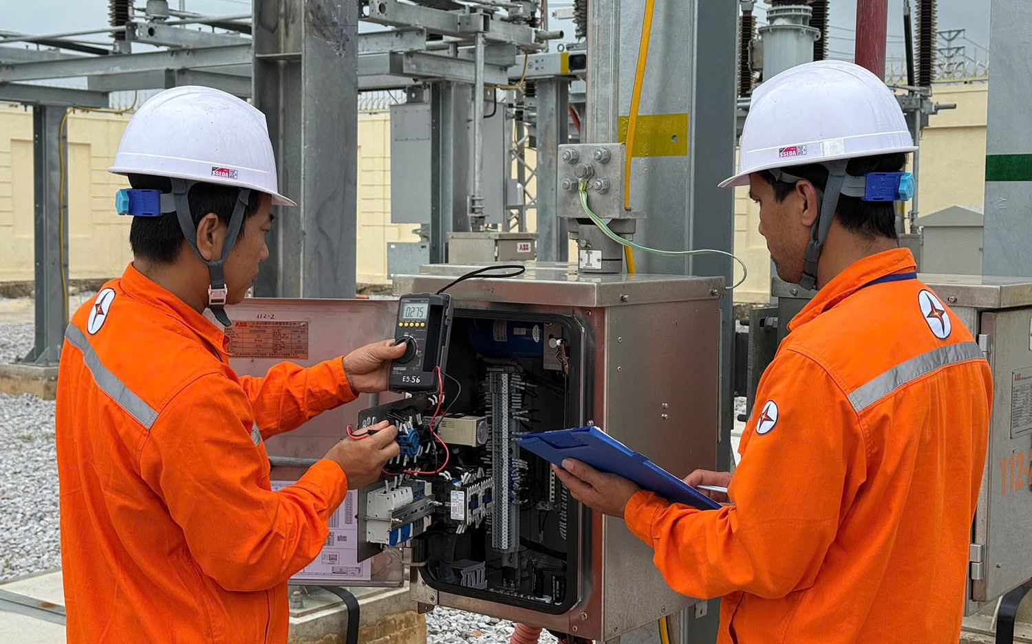 EVN tăng giá điện thêm 4,8% từ ngày mai (10/5)
