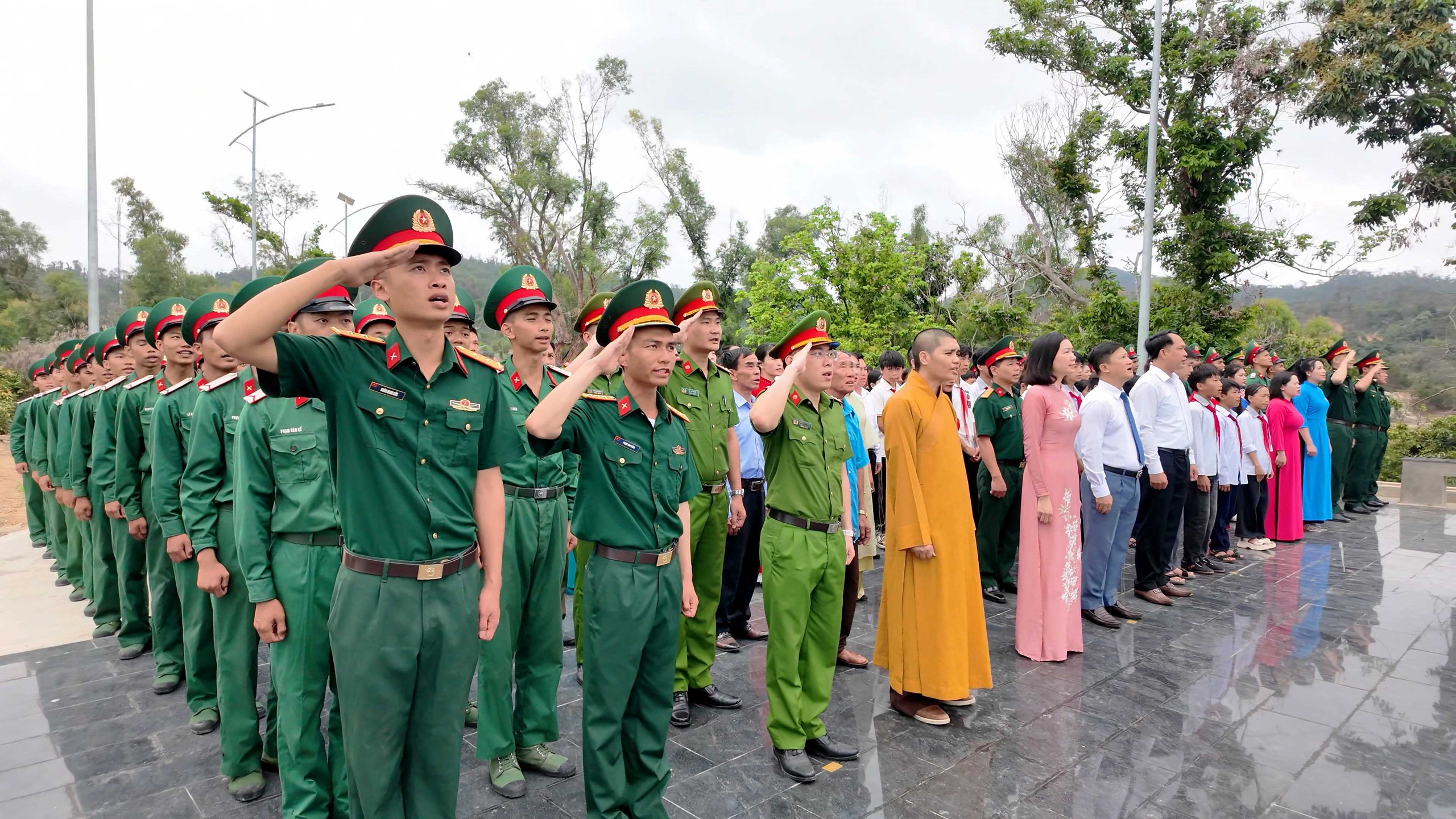 Lễ thượng cờ đặc biệt trên đảo Cô Tô- Ảnh 3. Lễ thượng cờ đặc biệt trên đảo Cô Tô- Ảnh 3.