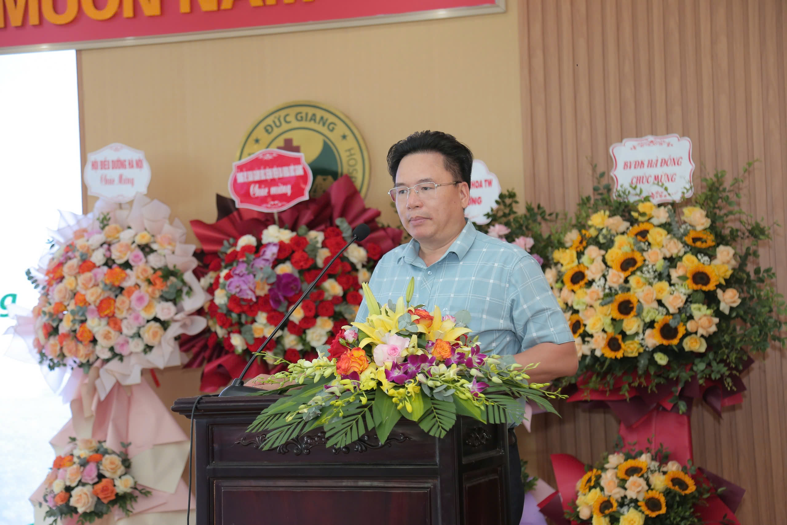Nụ cười hiền hậu, chăm sóc tận tâm của điều dưỡng giúp người bệnh vơi đi nỗi lo ốm đau- Ảnh 1. Nụ cười hiền hậu, chăm sóc tận tâm của điều dưỡng giúp người bệnh vơi đi nỗi lo ốm đau- Ảnh 1.