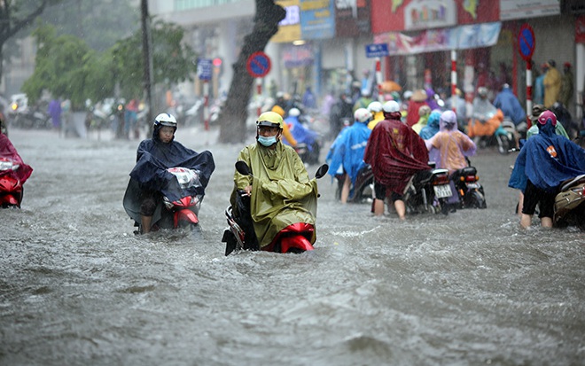 Hà Nội có thể mưa dông mạnh kèm lốc sét chiều tối nay