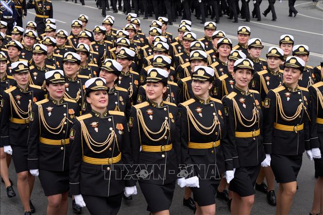 Tổng Bí thư Tô Lâm và Phu nhân dự Lễ duyệt binh kỷ niệm 80 năm Ngày Chiến thắng trong Chiến tranh Vệ quốc vĩ đại tại Moskva- Ảnh 4. Tổng Bí thư Tô Lâm và Phu nhân dự Lễ duyệt binh kỷ niệm 80 năm Ngày Chiến thắng trong Chiến tranh Vệ quốc vĩ đại tại Moskva- Ảnh 4.