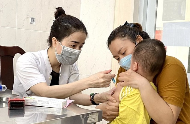 Bình Thuận mở rộng đối tượng tiêm vaccine nhằm ngăn chặn bùng phát dịch sởi- Ảnh 1. Bình Thuận mở rộng đối tượng tiêm vaccine nhằm ngăn chặn bùng phát dịch sởi- Ảnh 1.