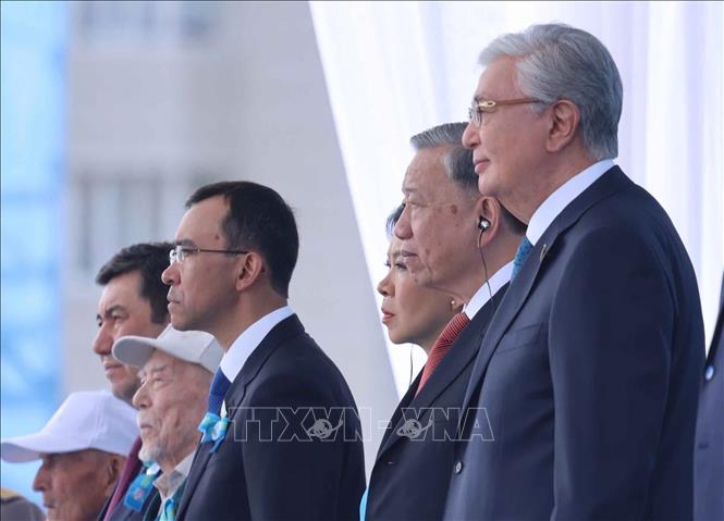 Tổng Bí thư Tô Lâm và Phu nhân dự Lễ duyệt binh kỷ niệm 80 năm Ngày Chiến thắng trong Chiến tranh Vệ quốc vĩ đại tại Moskva- Ảnh 1. Tổng Bí thư Tô Lâm và Phu nhân dự Lễ duyệt binh kỷ niệm 80 năm Ngày Chiến thắng trong Chiến tranh Vệ quốc vĩ đại tại Moskva- Ảnh 1.