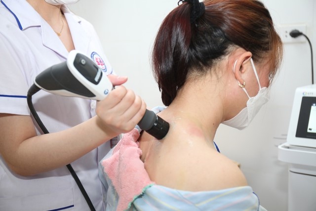 Tối ưu hóa hiệu quả điều trị thoát vị đĩa đệm đốt sống cổ bằng kết hợp Đông – Tây y- Ảnh 2.