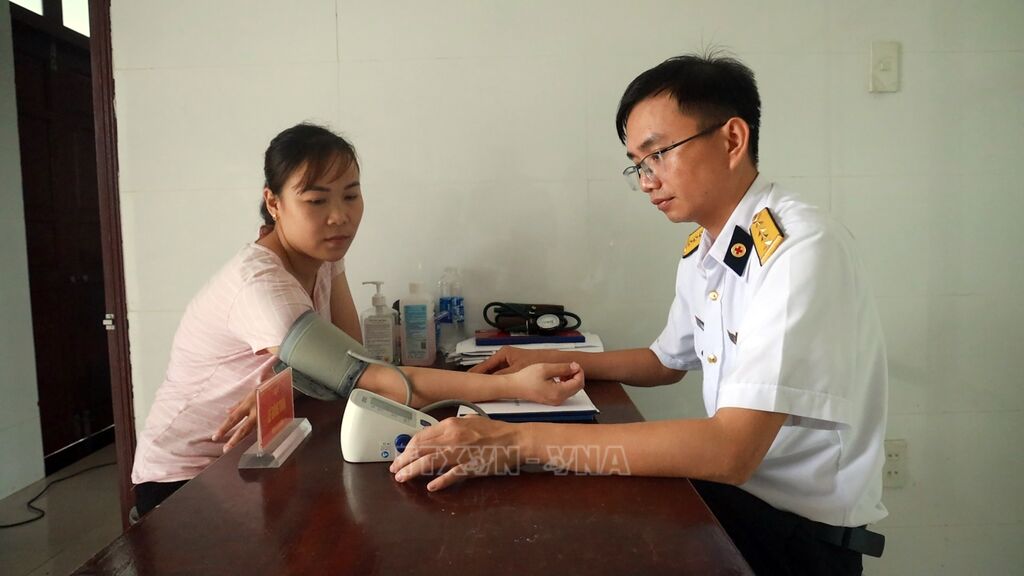 Điểm tựa chăm sóc, bảo vệ sức khoẻ quân dân ở Trường Sa- Ảnh 4.