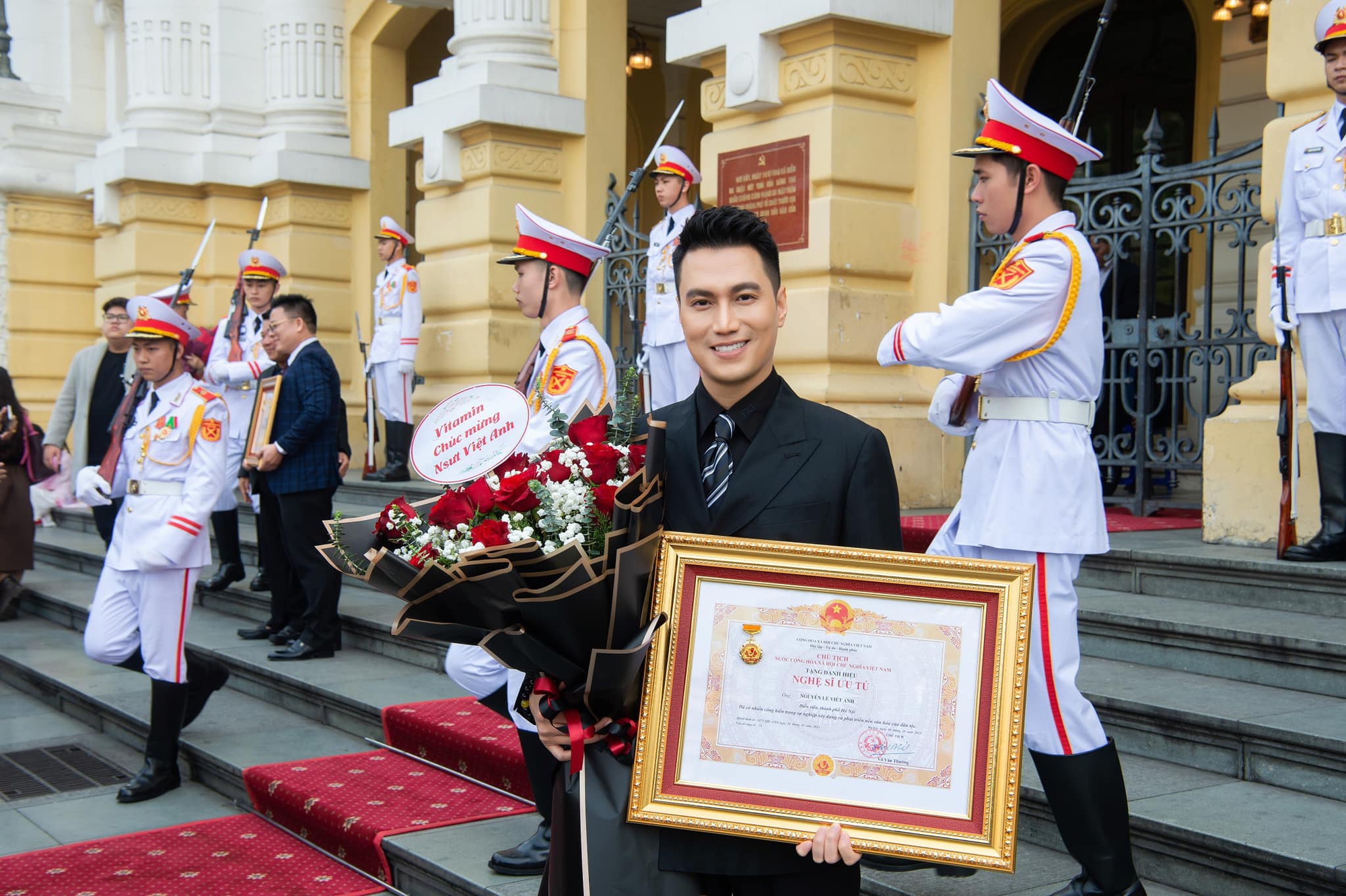 Nam diễn viên nổi danh trong "Chạy án" tuổi U50 hai lần ly hôn, hiện vướng tin đồn yêu bạn diễn- Ảnh 8. Nam diễn viên nổi danh trong "Chạy án" tuổi U50 hai lần ly hôn, hiện vướng tin đồn yêu bạn diễn- Ảnh 8.