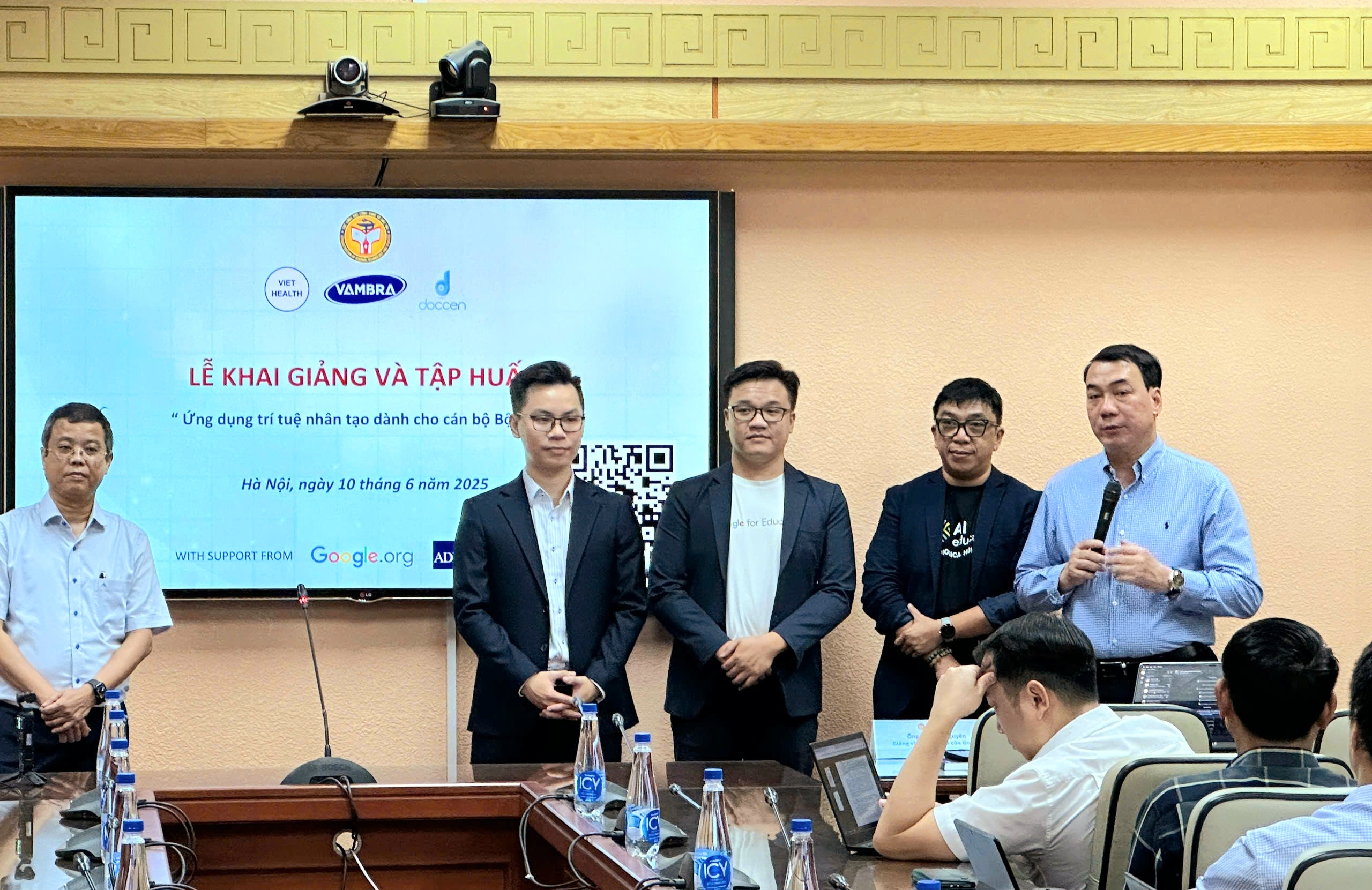 Nâng cao năng lực ứng dụng trí tuệ nhân tạo cho 15.000 nhân viên y tế Việt Nam- Ảnh 1. Nâng cao năng lực ứng dụng trí tuệ nhân tạo cho 15.000 nhân viên y tế Việt Nam- Ảnh 1.