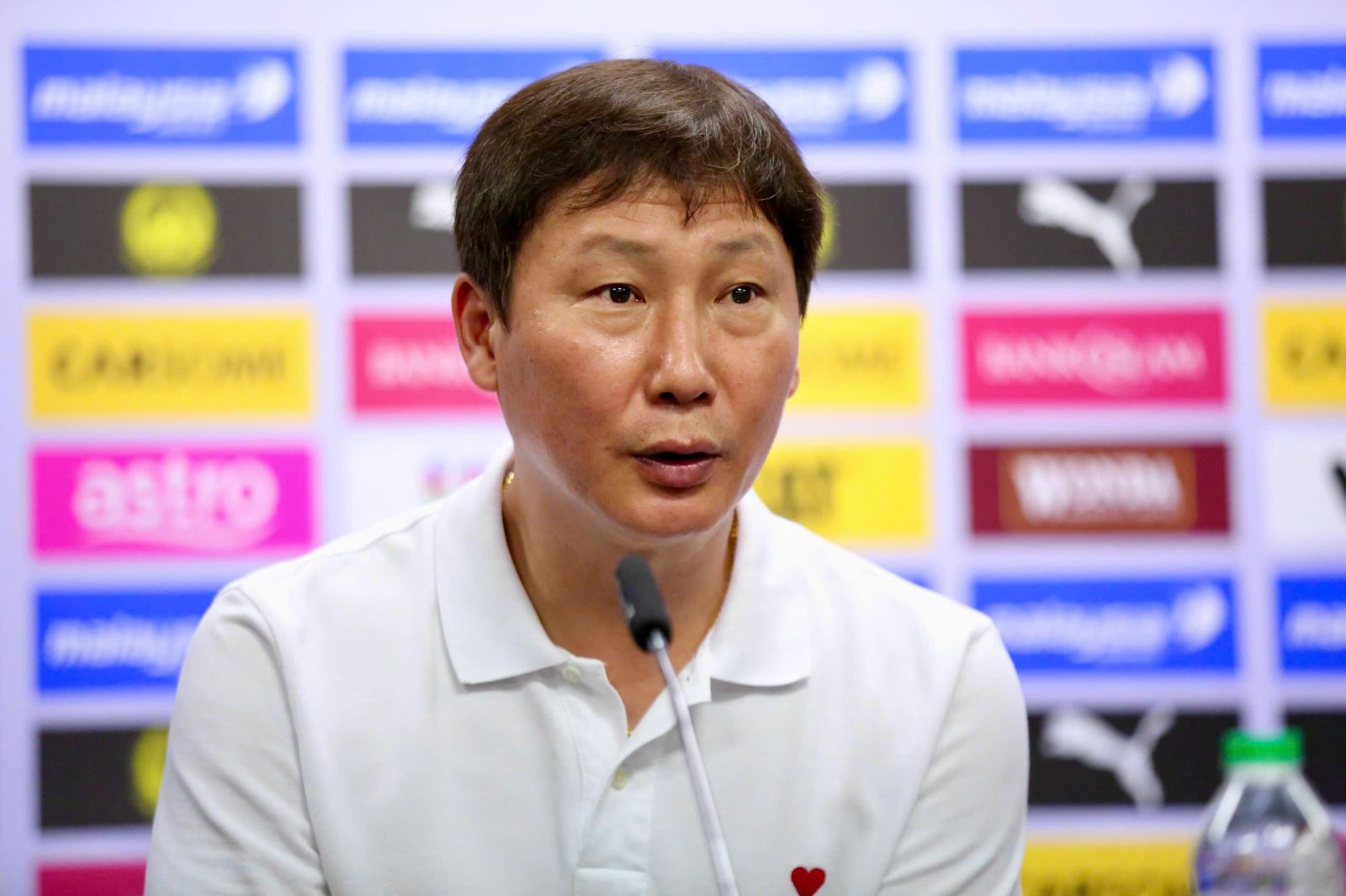 Asian Cup 2027: HLV Kim Sang Sik xin lỗi người hâm mộ Việt Nam- Ảnh 1. Asian Cup 2027: HLV Kim Sang Sik xin lỗi người hâm mộ Việt Nam- Ảnh 1.