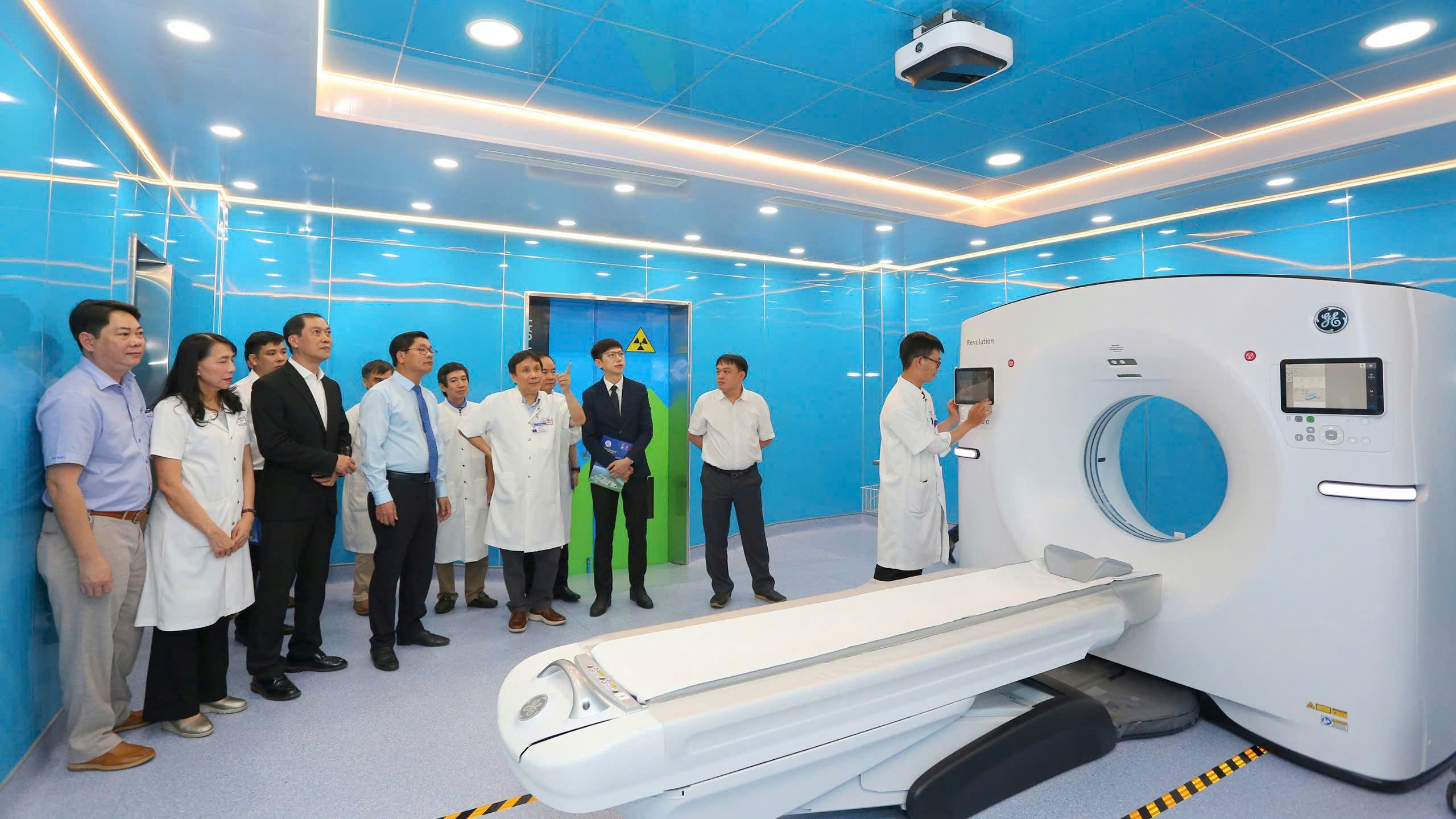 Chuyển đổi số toàn diện, hướng đến hình mẫu bệnh viện thông minh- Ảnh 3. Chuyển đổi số toàn diện, hướng đến hình mẫu bệnh viện thông minh- Ảnh 3.