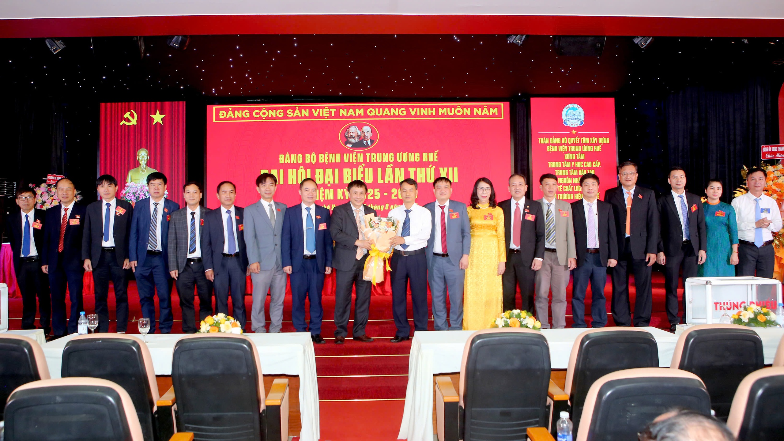 Chuyển đổi số toàn diện, hướng đến hình mẫu bệnh viện thông minh- Ảnh 1. Chuyển đổi số toàn diện, hướng đến hình mẫu bệnh viện thông minh- Ảnh 1.