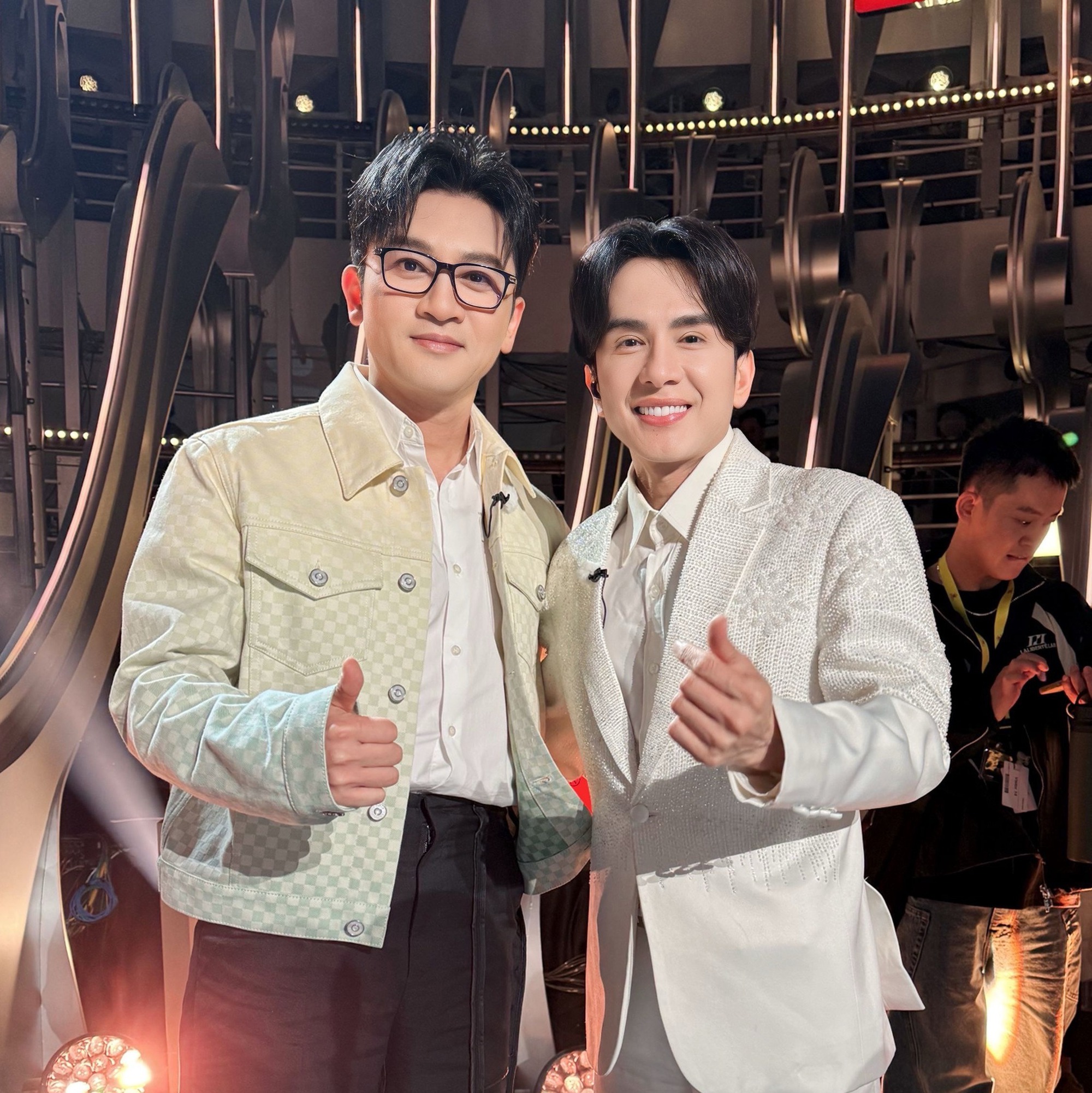 Vì gặp một người đặc biệt, 'anh Bo' Đan Trường phải đền bù nhãn hàng do hủy show ở nước ngoài- Ảnh 1. Vì gặp một người đặc biệt, 'anh Bo' Đan Trường phải đền bù nhãn hàng do hủy show ở nước ngoài- Ảnh 1.