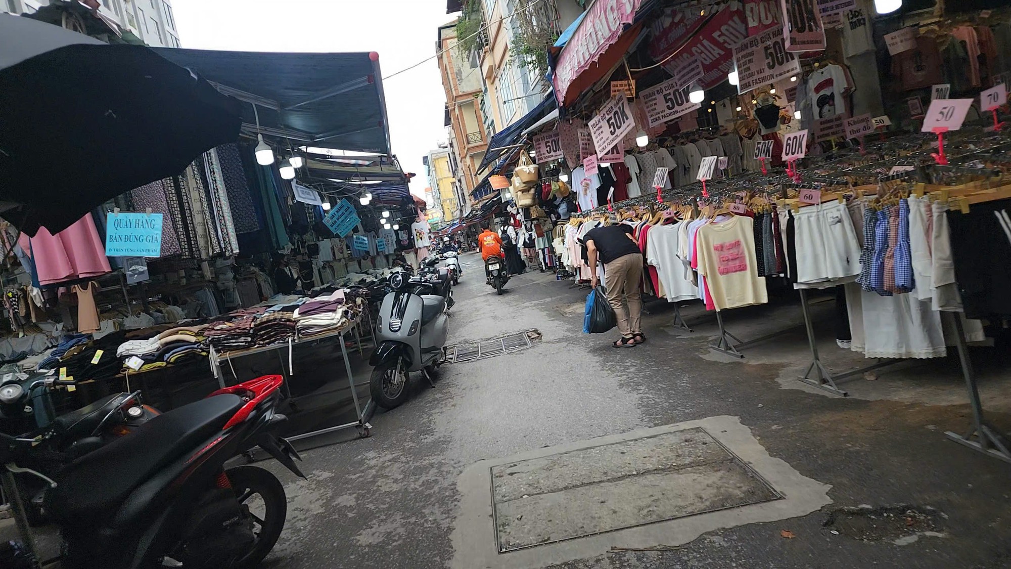 "Chợ sinh viên" nhà Xanh vắng lặng- Ảnh 6. "Chợ sinh viên" nhà Xanh vắng lặng- Ảnh 6.