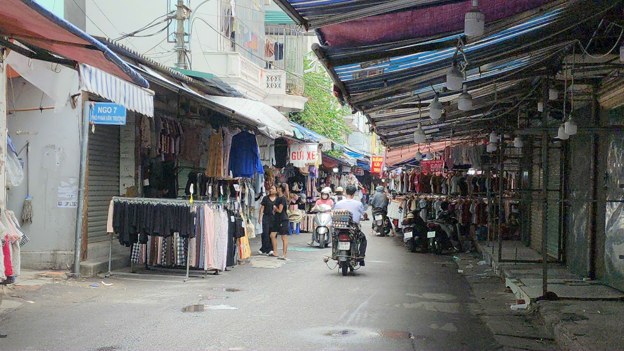 "Chợ sinh viên" nhà Xanh vắng lặng- Ảnh 4. "Chợ sinh viên" nhà Xanh vắng lặng- Ảnh 4.