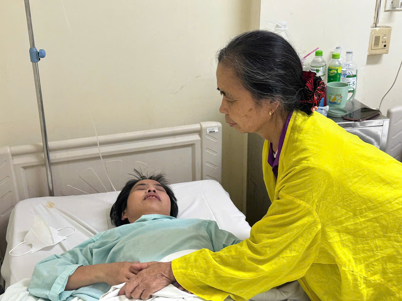 Xót thương hoàn cảnh người phụ nữ thiểu năng đang chống chọi với bệnh hiểm nghèo- Ảnh 2. Xót thương hoàn cảnh người phụ nữ thiểu năng đang chống chọi với bệnh hiểm nghèo- Ảnh 2.