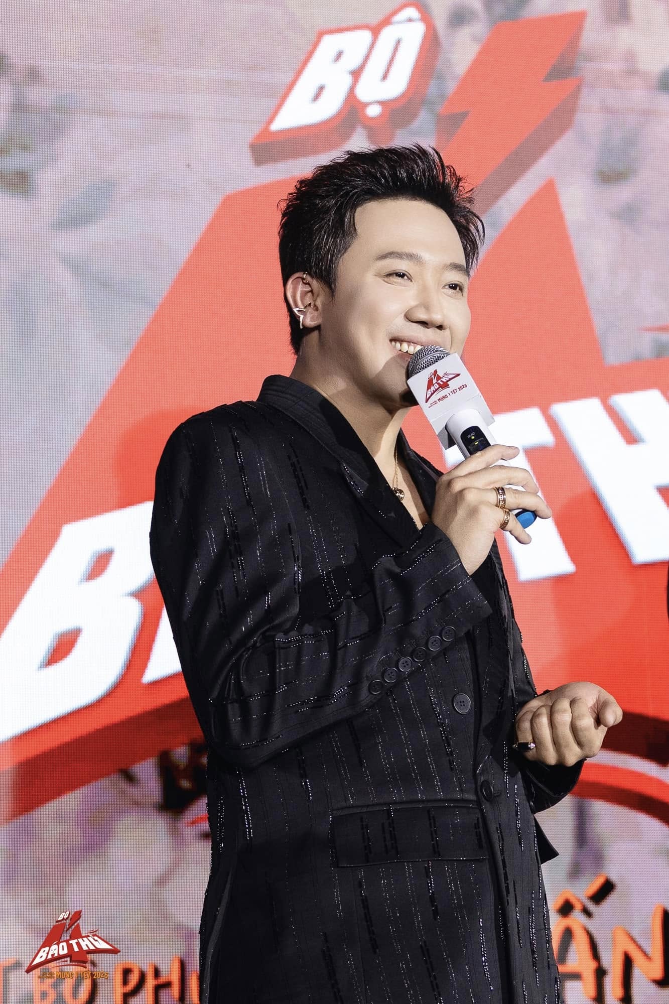Nam MC được phong 'ông trùm phim Tết' vừa thay thế Trường Giang trong 'Running Man' là ai, giàu có ra sao?- Ảnh 3. Nam MC được phong 'ông trùm phim Tết' vừa thay thế Trường Giang trong 'Running Man' là ai, giàu có ra sao?- Ảnh 3.
