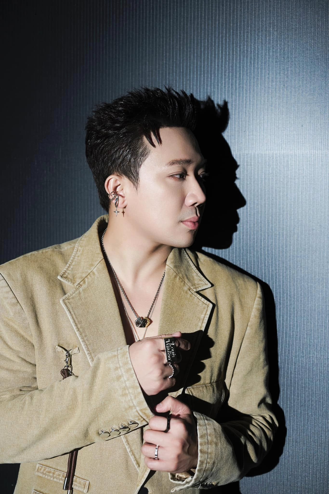 Nam MC được phong 'ông trùm phim Tết' vừa thay thế Trường Giang trong 'Running Man' là ai, giàu có ra sao?- Ảnh 2. Nam MC được phong 'ông trùm phim Tết' vừa thay thế Trường Giang trong 'Running Man' là ai, giàu có ra sao?- Ảnh 2.