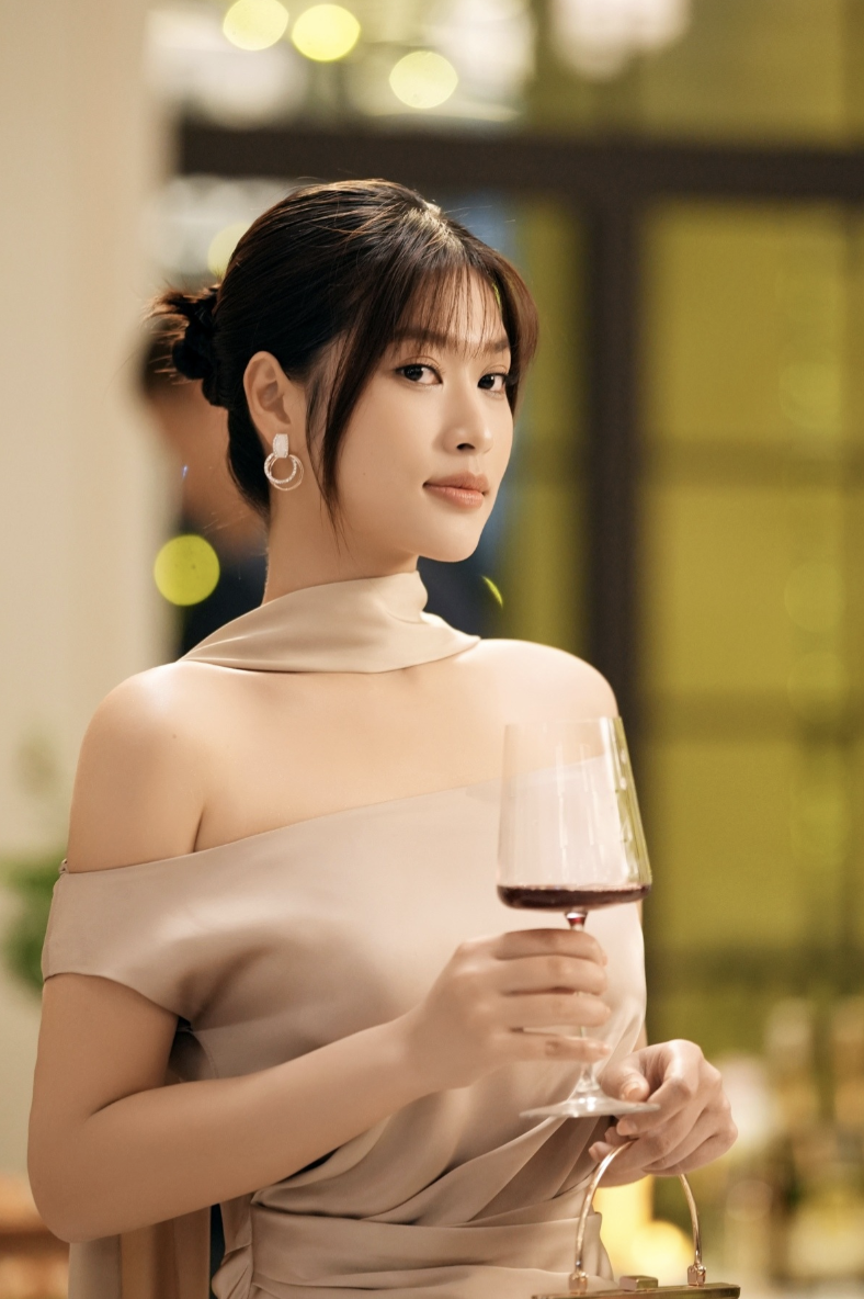 Á hậu quê Ninh Thuận đóng phim, khán giả bất ngờ gọi tên Thùy Tiên- Ảnh 3. Á hậu quê Ninh Thuận đóng phim, khán giả bất ngờ gọi tên Thùy Tiên- Ảnh 3.