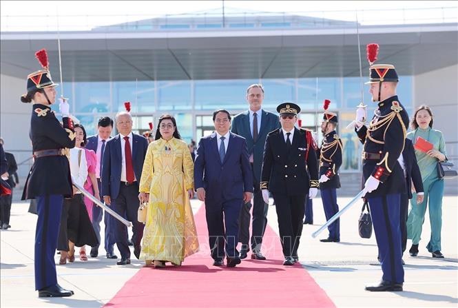 Thủ tướng Phạm Minh Chính và Phu nhân kết thúc chuyến thăm và làm việc tại Cộng hoà Pháp- Ảnh 1. Thủ tướng Phạm Minh Chính và Phu nhân kết thúc chuyến thăm và làm việc tại Cộng hoà Pháp- Ảnh 1.