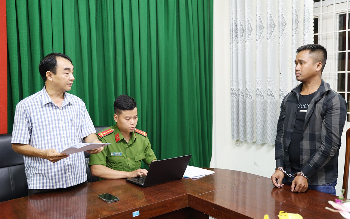 Sau tiếng nẹt bô, một nam thanh niên bị đâm tử vong