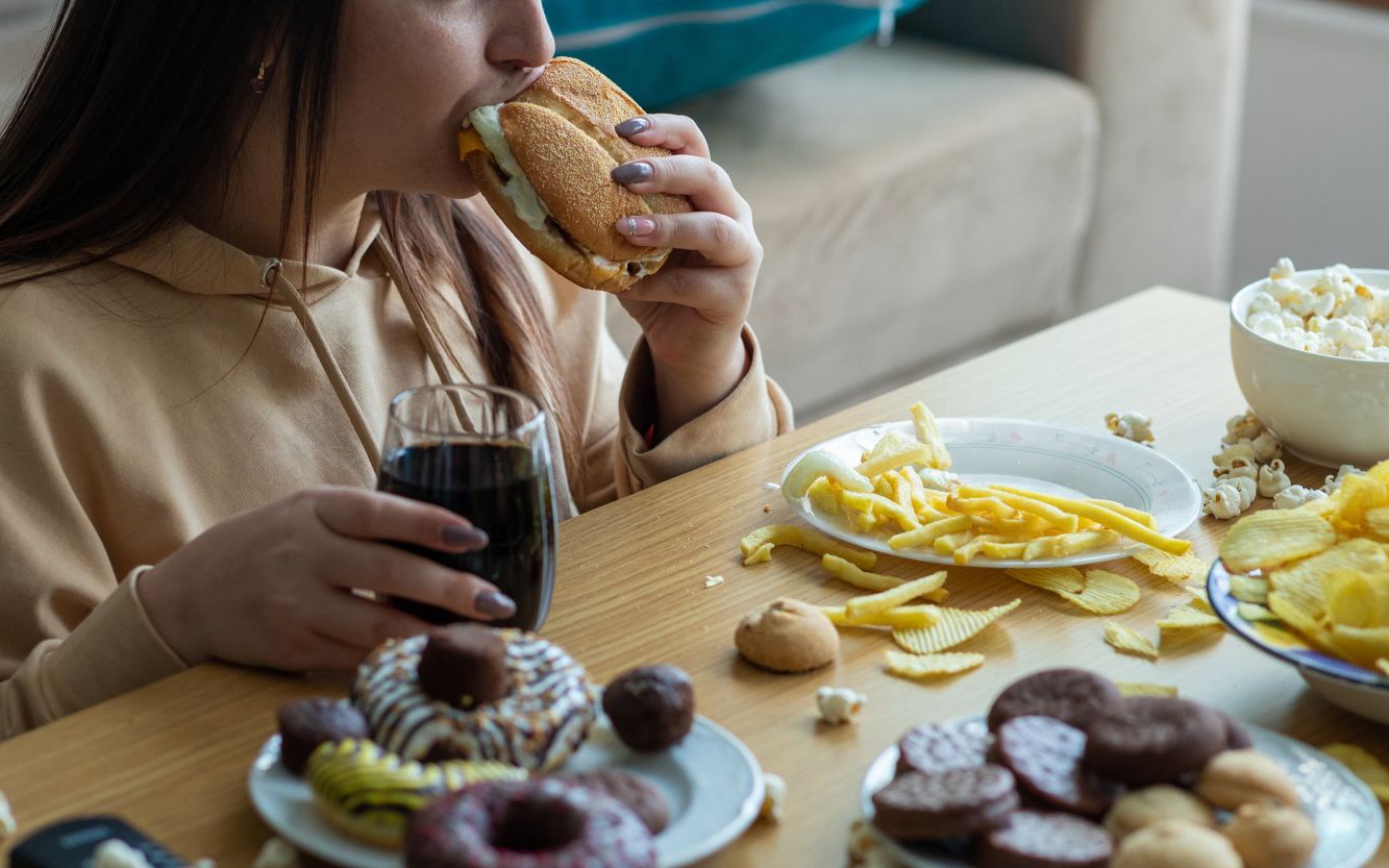 6 cách ăn uống để hạn chế suy thận ở người trẻ