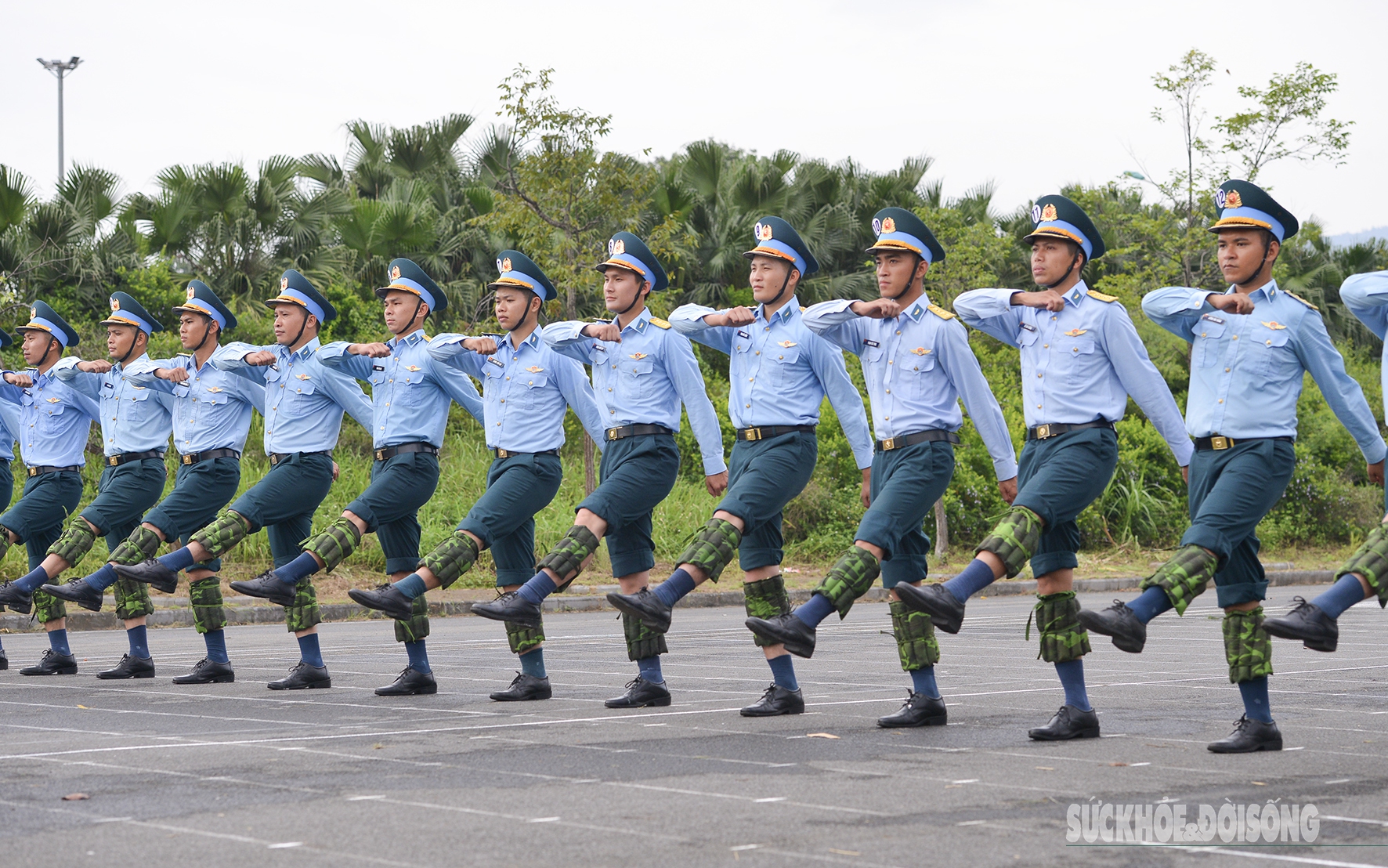Bộ đội Phòng không - Không quân đeo tạ luyện sức bền cho lễ diễu binh 2/9