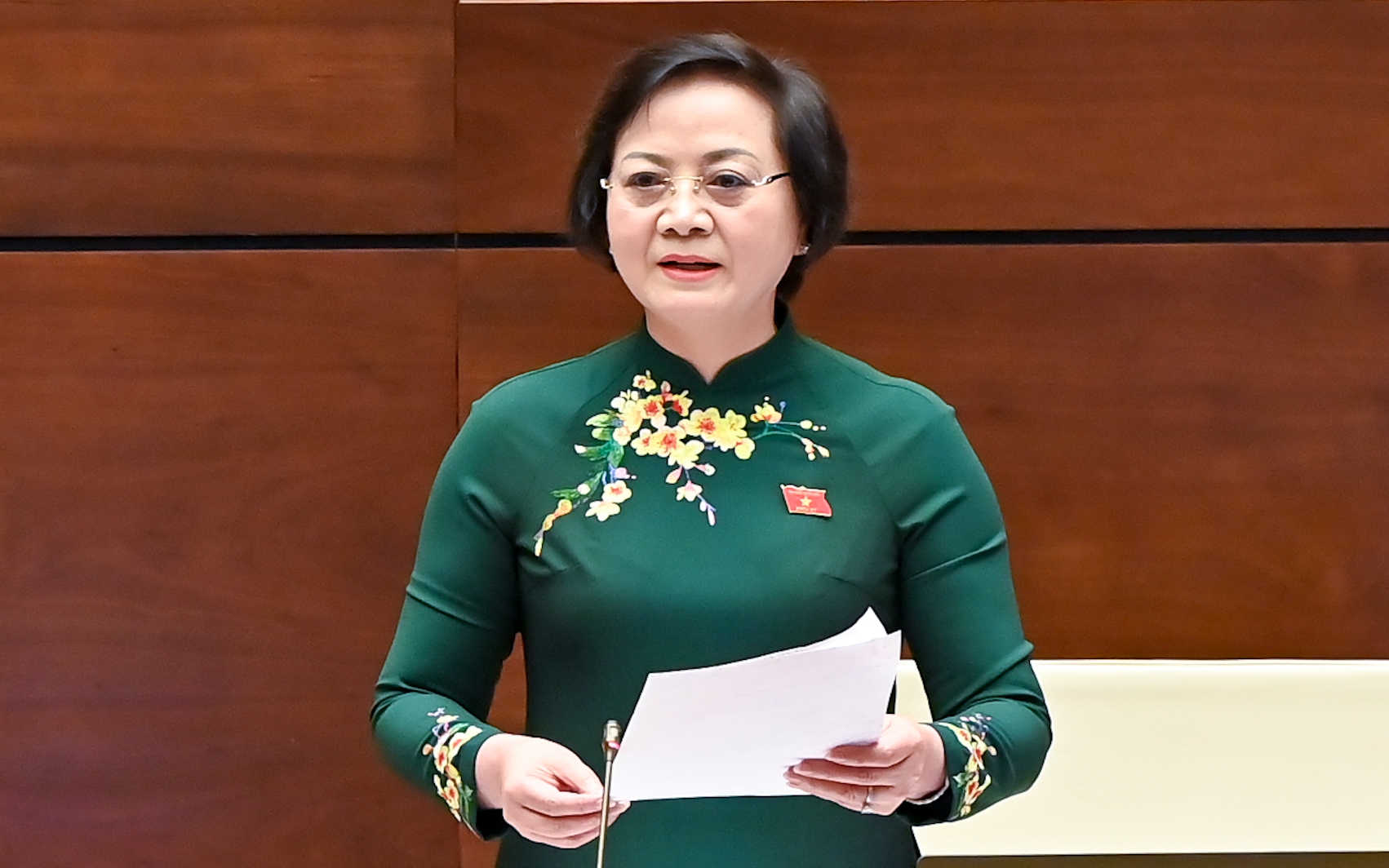 Bộ trưởng Bộ Nội vụ xúc động trong thời khắc lịch sử khi Quốc hội thông qua sắp xếp ĐVHC cấp tỉnh