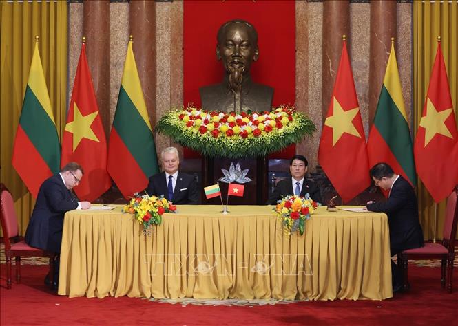Chủ tịch nước Lương Cường và Tổng thống Litva chứng kiến lễ ký kết các văn kiện hợp tác- Ảnh 6. Chủ tịch nước Lương Cường và Tổng thống Litva chứng kiến lễ ký kết các văn kiện hợp tác- Ảnh 6.