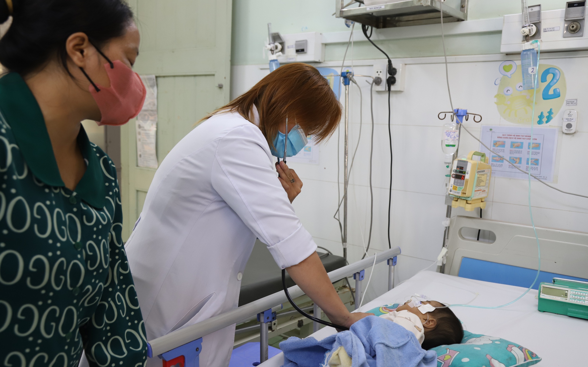 Bệnh truyền nhiễm gia tăng ở phía Nam, sởi và sốt xuất huyết diễn biến phức tạp