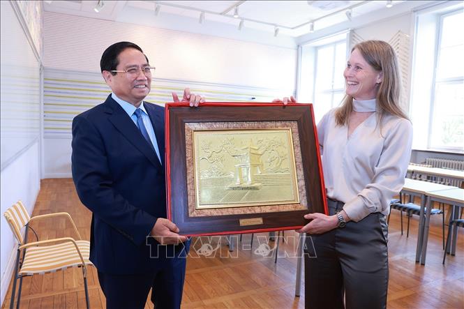 Thủ tướng Phạm Minh Chính phát biểu về chính sách tại Đại học Kinh tế Stockholm- Ảnh 10. Thủ tướng Phạm Minh Chính phát biểu về chính sách tại Đại học Kinh tế Stockholm- Ảnh 10.