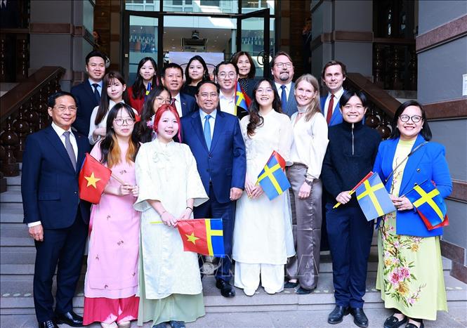Thủ tướng Phạm Minh Chính phát biểu về chính sách tại Đại học Kinh tế Stockholm- Ảnh 3. Thủ tướng Phạm Minh Chính phát biểu về chính sách tại Đại học Kinh tế Stockholm- Ảnh 3.