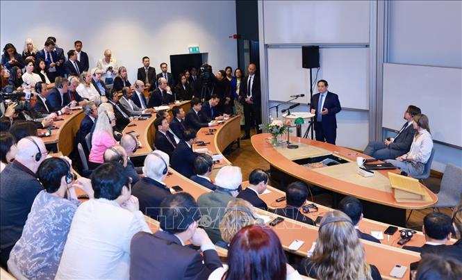 Thủ tướng Phạm Minh Chính phát biểu về chính sách tại Đại học Kinh tế Stockholm- Ảnh 7. Thủ tướng Phạm Minh Chính phát biểu về chính sách tại Đại học Kinh tế Stockholm- Ảnh 7.
