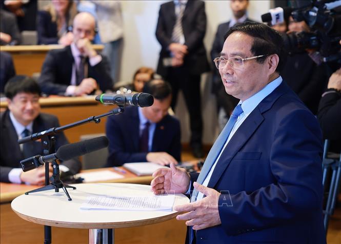 Thủ tướng Phạm Minh Chính phát biểu về chính sách tại Đại học Kinh tế Stockholm- Ảnh 9. Thủ tướng Phạm Minh Chính phát biểu về chính sách tại Đại học Kinh tế Stockholm- Ảnh 9.