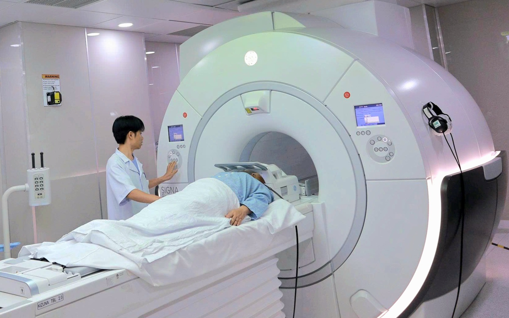 Bệnh viện HNĐK Nghệ An vận hành hệ thống MRI 3.0 Tesla tích hợp AI