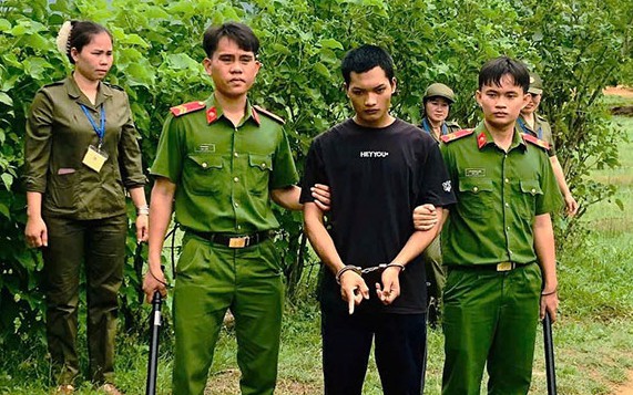 Con rể nổ súng nhiều phát vào nhà bố vợ rồi cướp xe máy bỏ trốn