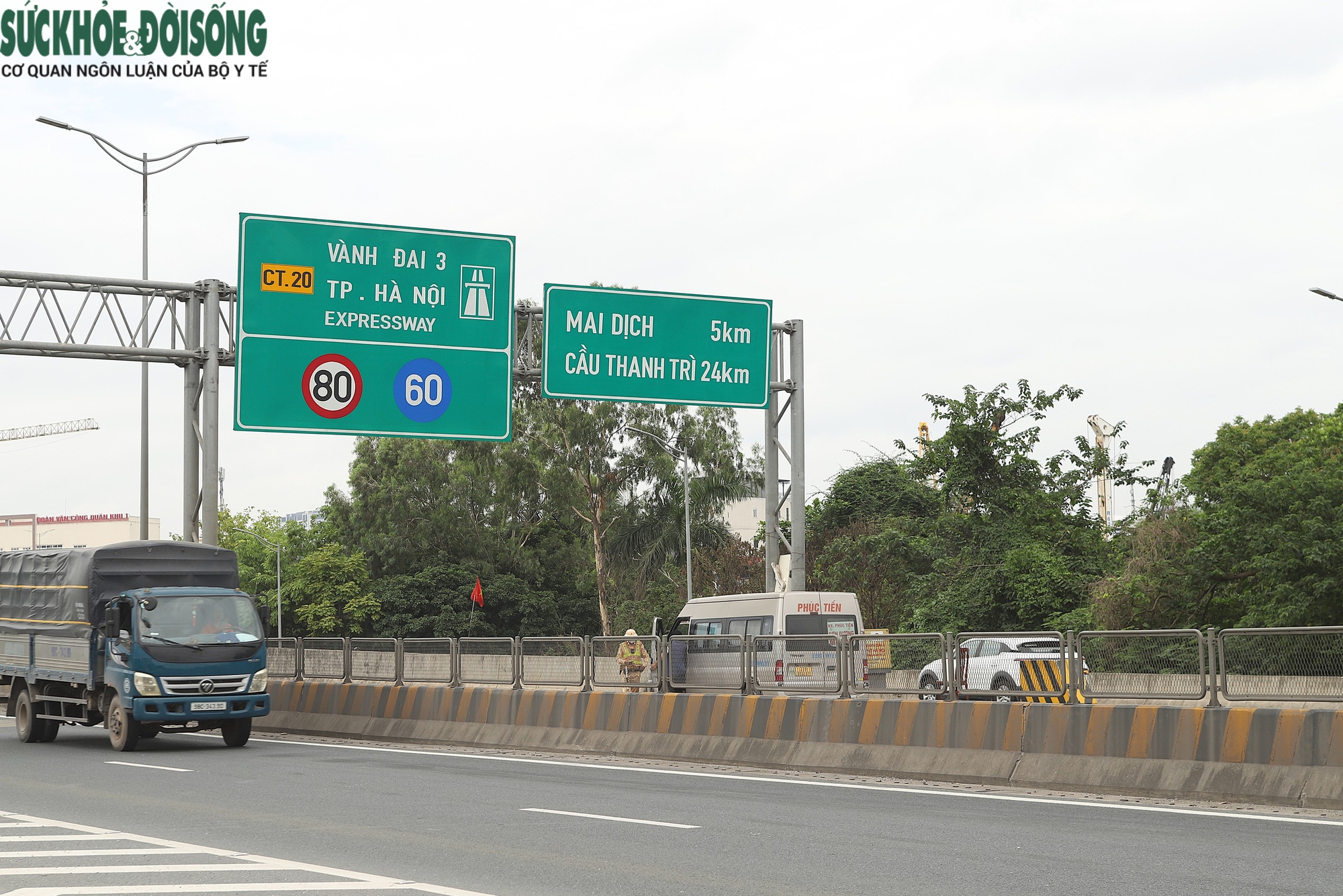 CSGT Hà Nội giăng 'gọng kìm' hai đầu Thủ đô, xe khách, limousine vi phạm khó thoát- Ảnh 3. CSGT Hà Nội giăng 'gọng kìm' hai đầu Thủ đô, xe khách, limousine vi phạm khó thoát- Ảnh 3.