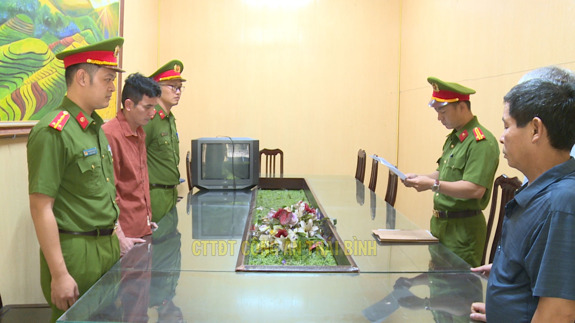 Bắt đối tượng sản xuất nhiều tấn khô gà, heo cháy tỏi... giả bán ra thị trường- Ảnh 2. Bắt đối tượng sản xuất nhiều tấn khô gà, heo cháy tỏi... giả bán ra thị trường- Ảnh 2.