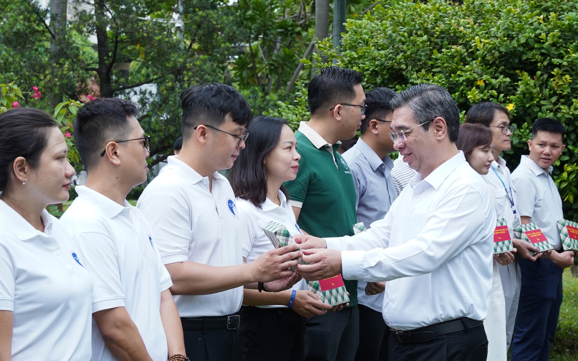 30 bác sĩ TPHCM lên đường chăm sóc sức khỏe cho quân, dân tại huyện đảo Trường Sa