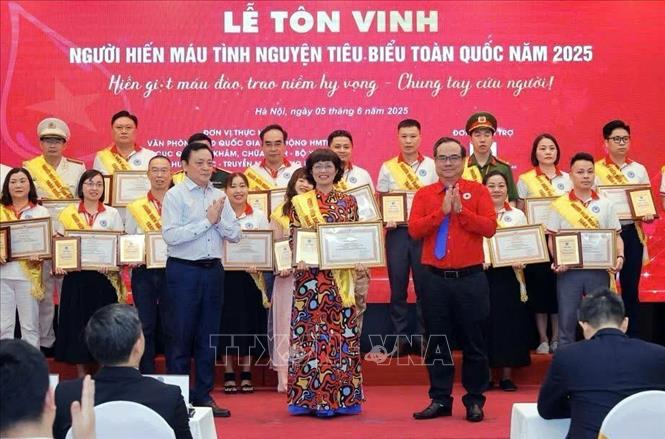 Ngày Quốc tế người hiến máu 14/6: Cô giáo Bắc Giang và hành trình 'gieo sự sống'- Ảnh 3. Ngày Quốc tế người hiến máu 14/6: Cô giáo Bắc Giang và hành trình 'gieo sự sống'- Ảnh 3.