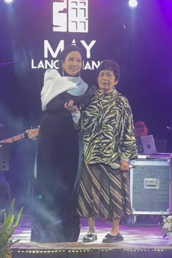 Mẹ ruột diva Mỹ Linh khoe giọng hát khiến mạng xã hội bất ngờ- Ảnh 1.