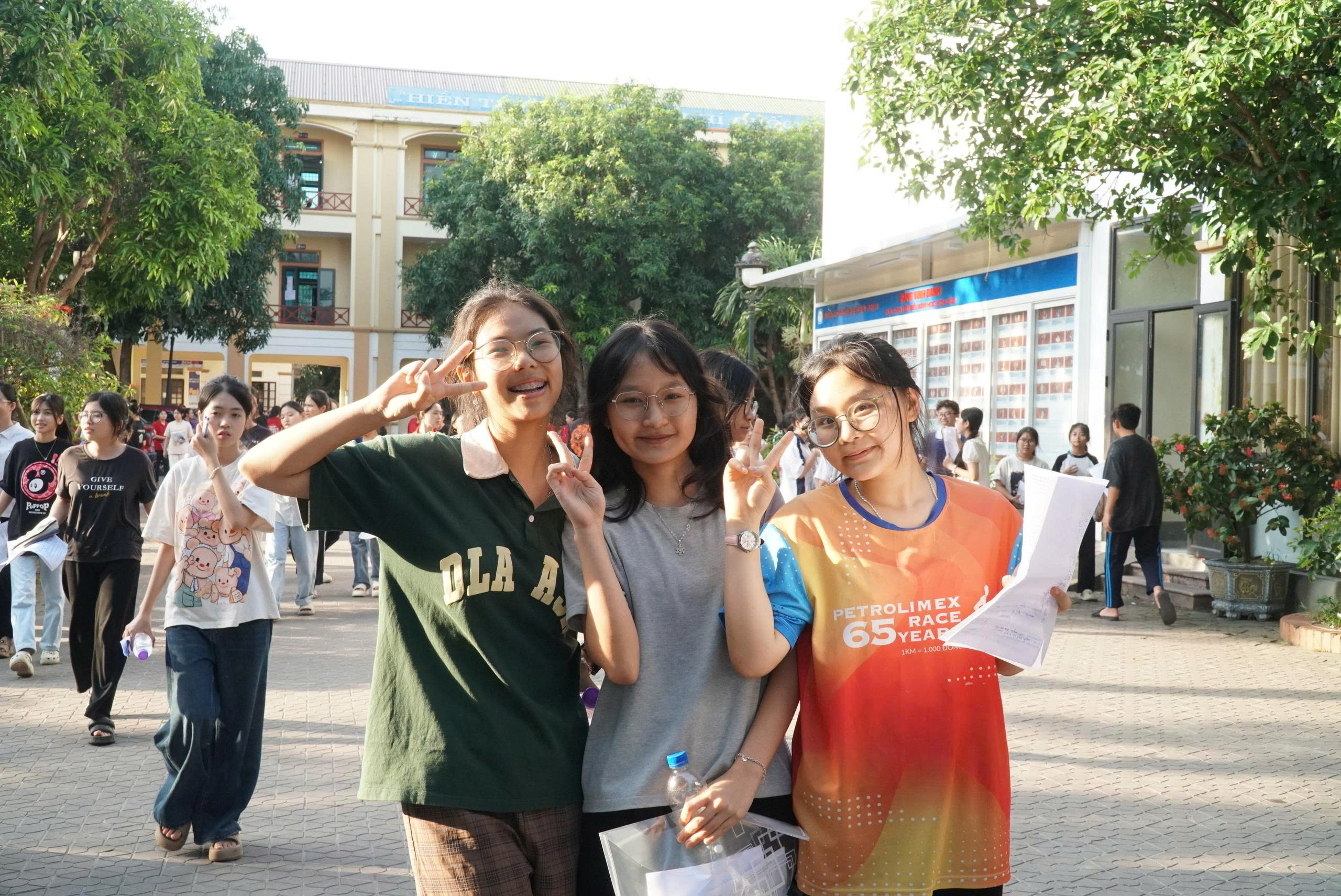 Thi vào lớp 10 Nghệ An: Thủ khoa và Á khoa đều là học sinh trường huyện- Ảnh 2.
