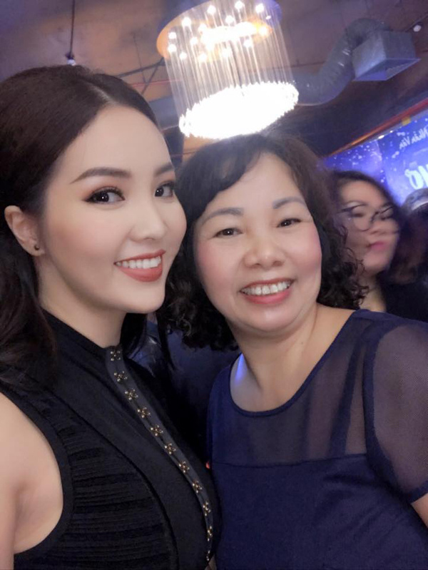 Mẹ ruột Á hậu Thụy Vân: Công tác trong ngành y, tuổi hưu được con gái hết lòng báo hiếu- Ảnh 7. Mẹ ruột Á hậu Thụy Vân: Công tác trong ngành y, tuổi hưu được con gái hết lòng báo hiếu- Ảnh 7.
