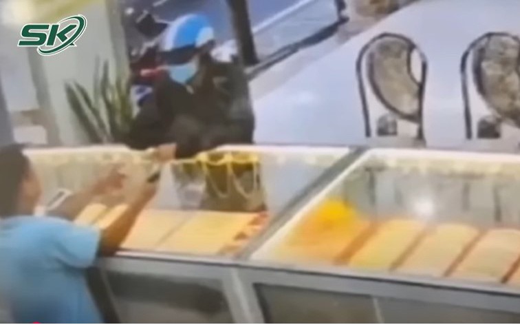 Nghi phạm cướp tiệm vàng bị bắt khi về nhà ăn cơm