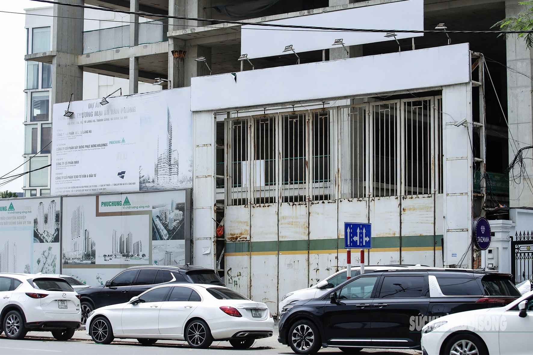 Toà nhà 'trơ xương' giữa đất vàng Hà Nội- Ảnh 8. Toà nhà 'trơ xương' giữa đất vàng Hà Nội- Ảnh 8.